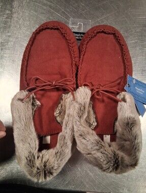 Vera Wang Slippers Nwt